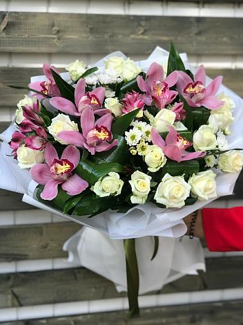 Букет цветов из: Розы и Хризантемы в Новом-Осколе