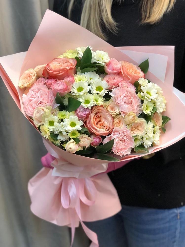 Букет цветов из: Гвоздики, Розы и Хризантемы в Новом-Осколе