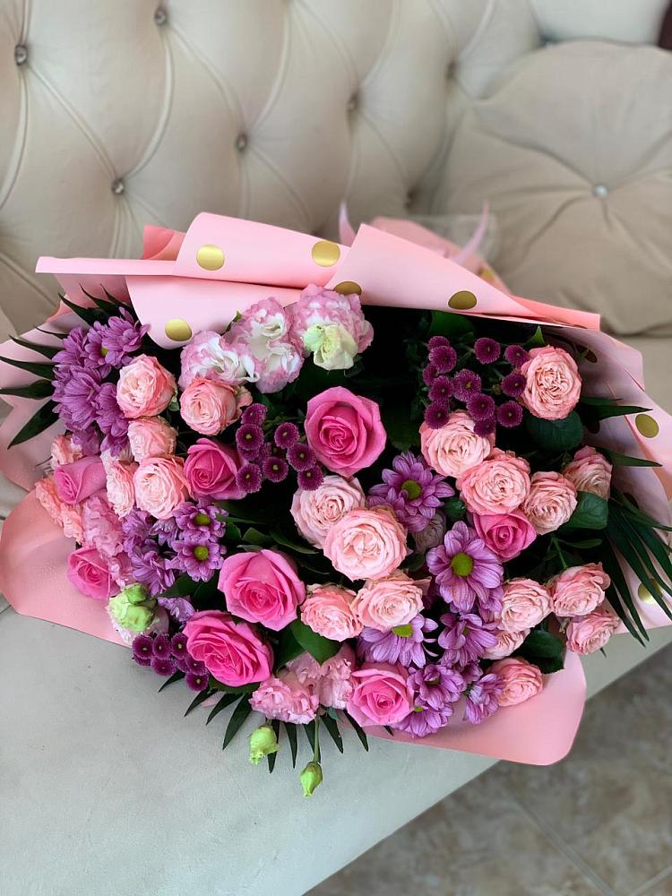 Букет цветов из: Хризантемы, Розы и Лизиантусы в Новом-Осколе