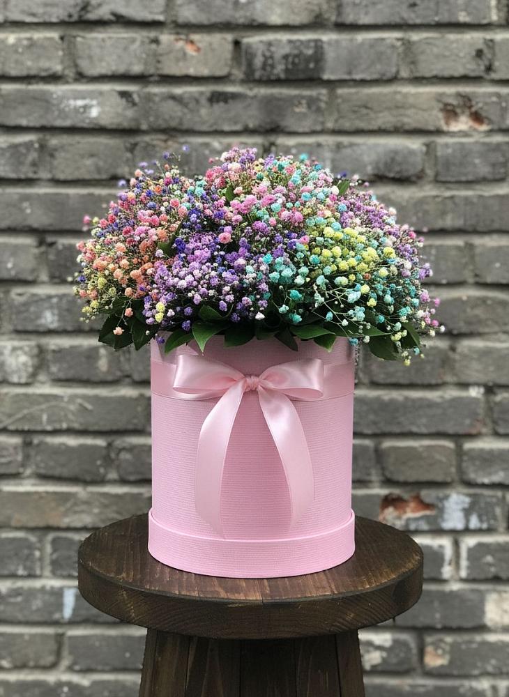 Цветочная композиция из Гипсофила и Розы в шляпной коробке в Новом-Осколе