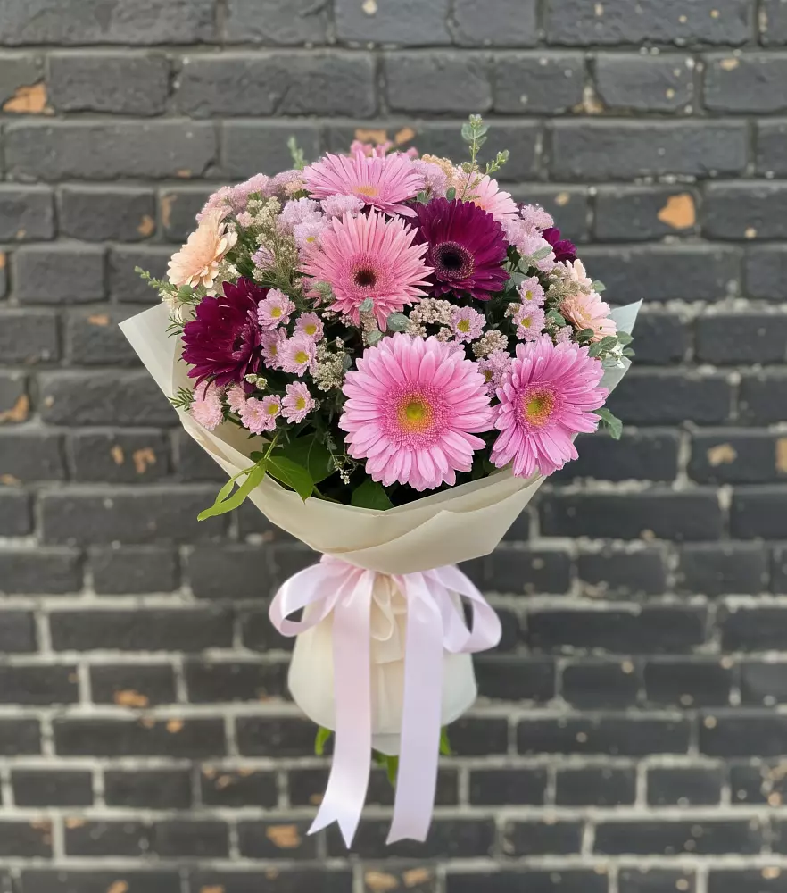 Букет цветов из: Герберы и Хризантемы в Новом-Осколе