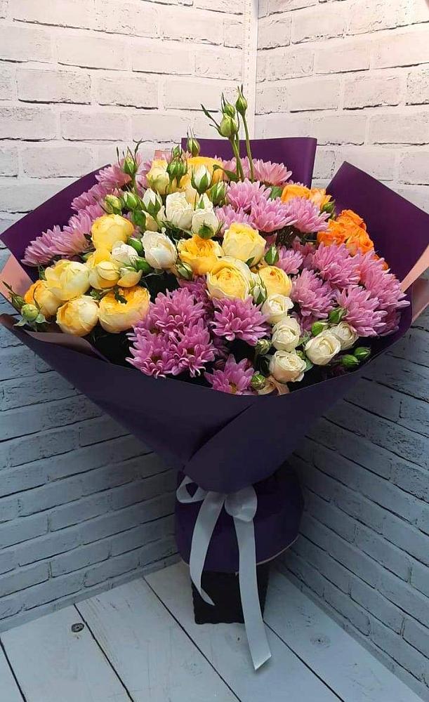 Букет цветов из: Хризантемы и Розы в Новом-Осколе