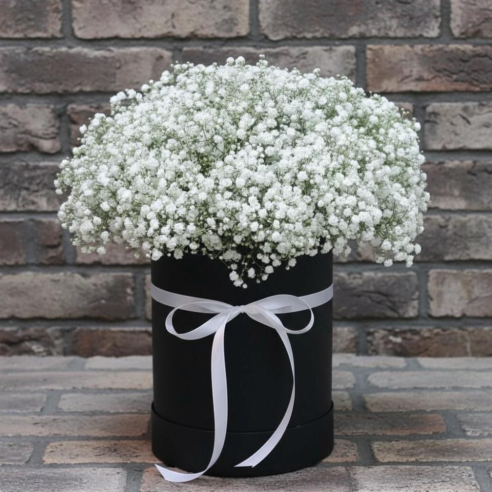 Цветочная композиция из Гипсофила в шляпной коробке в Новом-Осколе