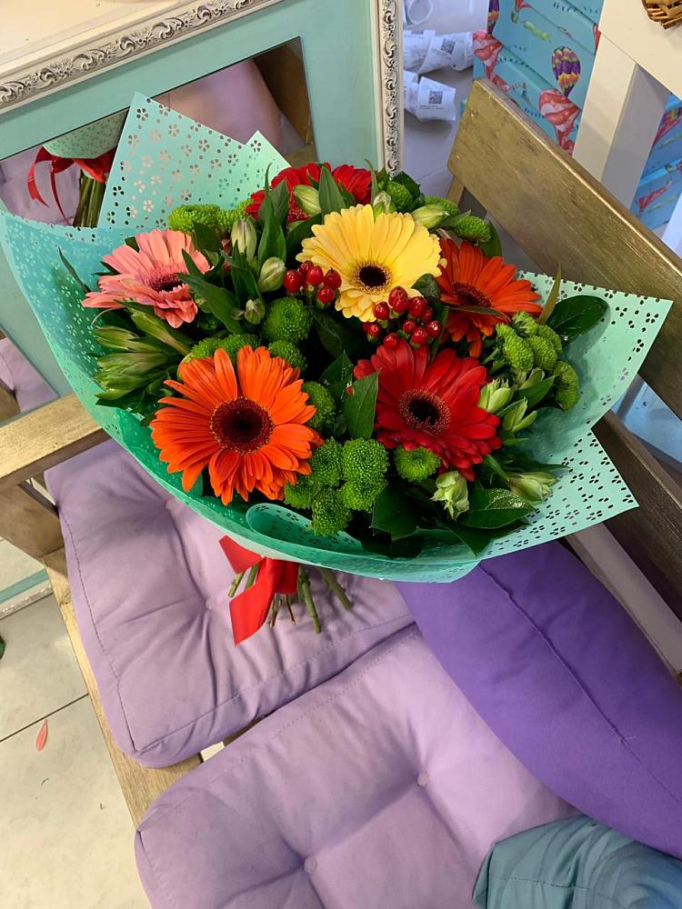 Букет цветов из: Герберы, Хризантемы и Альстромерии в Новом-Осколе