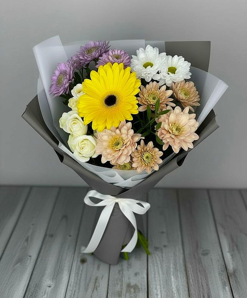 Букет цветов из: Розы, Герберы и Хризантемы в Новом-Осколе