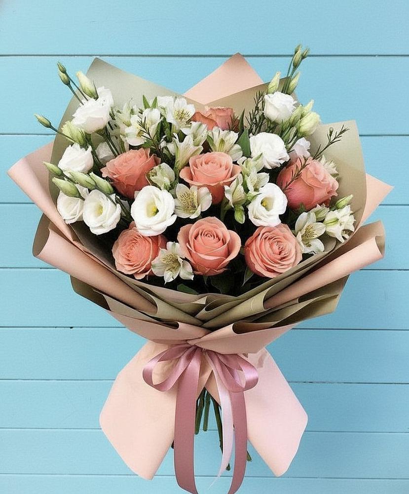 Букет цветов из: Розы, Альстромерии и Лизиантусы в Новом-Осколе