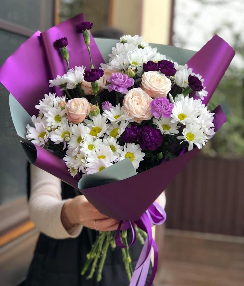 Букет цветов из: Хризантемы, Гвоздики и Розы в Новом-Осколе