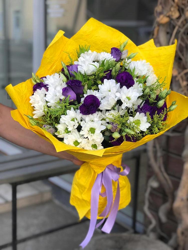 Букет цветов из: Ирисы, Хризантемы и Ромашки в Новом-Осколе