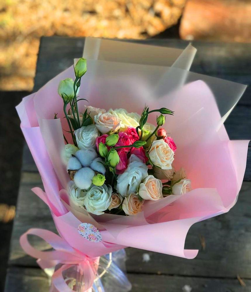 Букет цветов из: Розы и Лизиантусы в Новом-Осколе