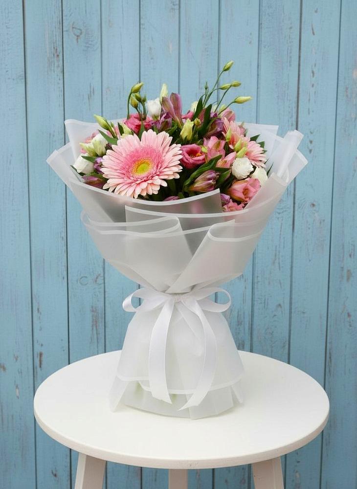 Букет цветов из: Герберы, Альстромерии и Лизиантусы в Новом-Осколе