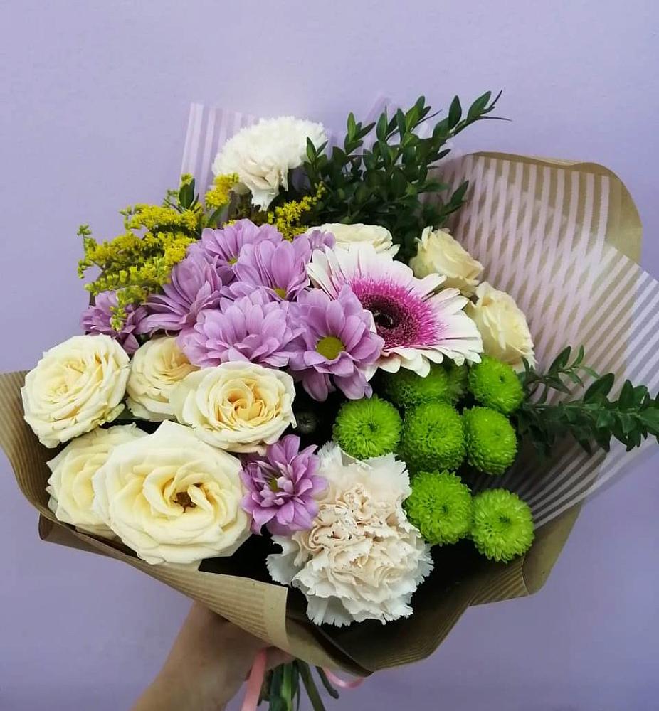 Букет цветов из: Хризантемы, Розы, Гвоздики и Герберы в Новом-Осколе