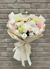Букет цветов из:  Гвоздики, Розы, Лизиантусы и Хризантемы #REPLACE_PRED# Новом-Осколе
