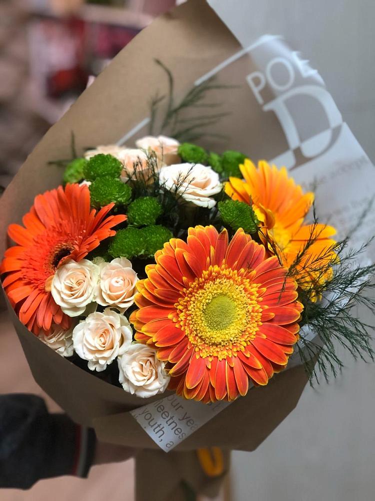 Букет цветов из: Герберы, Хризантемы и Розы в Новом-Осколе