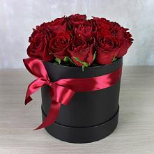 Цветочная композиция из Розы в шляпной коробке в Новом-Осколе