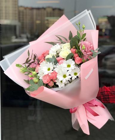 Букет цветов из: Розы, Лизиантусы и Хризантемы в Новом-Осколе