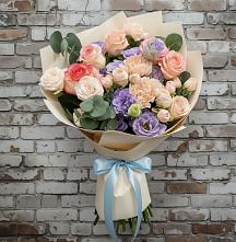 Букет цветов из:  Розы, Лизиантусы и Гвоздики в Новом-Осколе