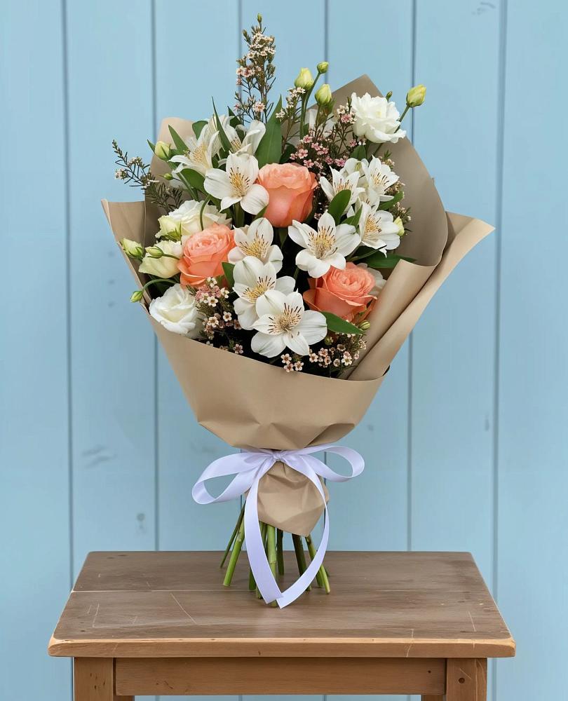 Букет цветов из: Альстромерии, Лизиантусы, Розы и Хризантемы в Новом-Осколе